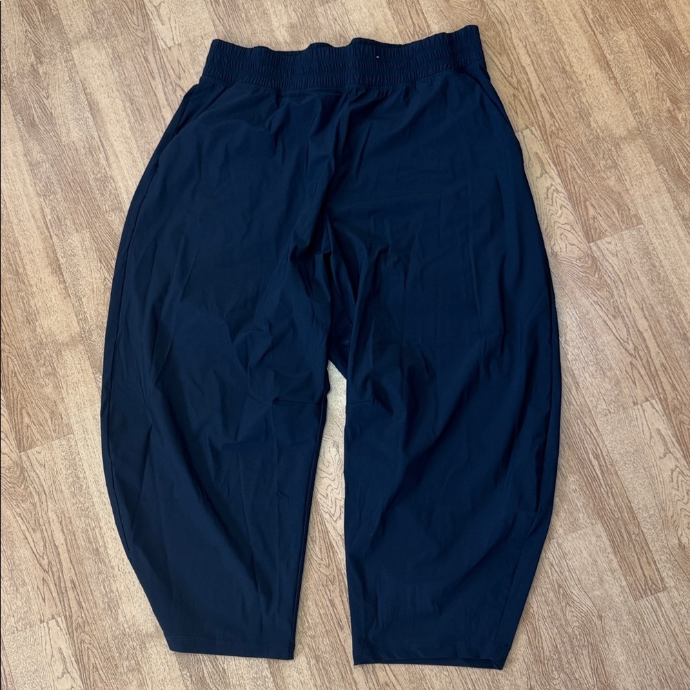 Old Navy High-Waisted SleekTech Barrel Ankle Pants (Black Jack) Size XL